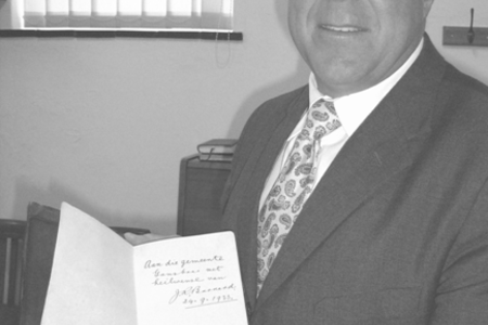 Ds.Dirk van Dyk met 1933 Bybel